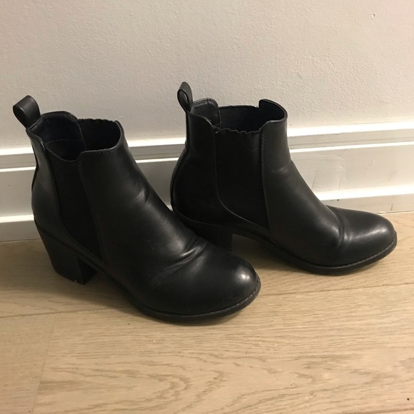 Faux-leather ankle boots - Picture 2 of 2